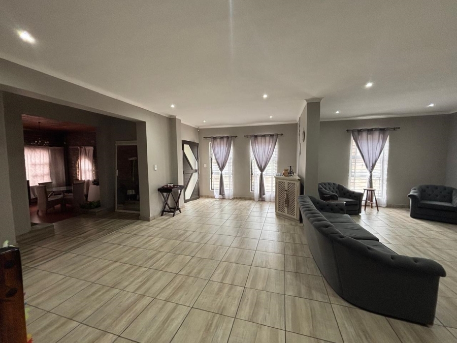 To Let 4 Bedroom Property for Rent in Voelvlei Western Cape